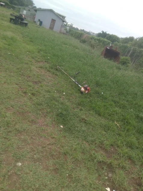 Chris' Tree Fellers & Garden Services