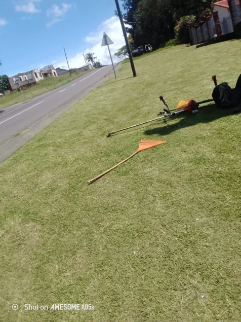 Chris' Tree Fellers & Garden Services